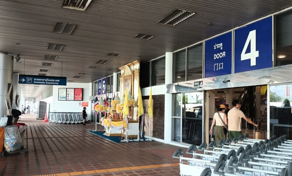 치앙마이 공항 흡연구역 게이트 넘버 사진