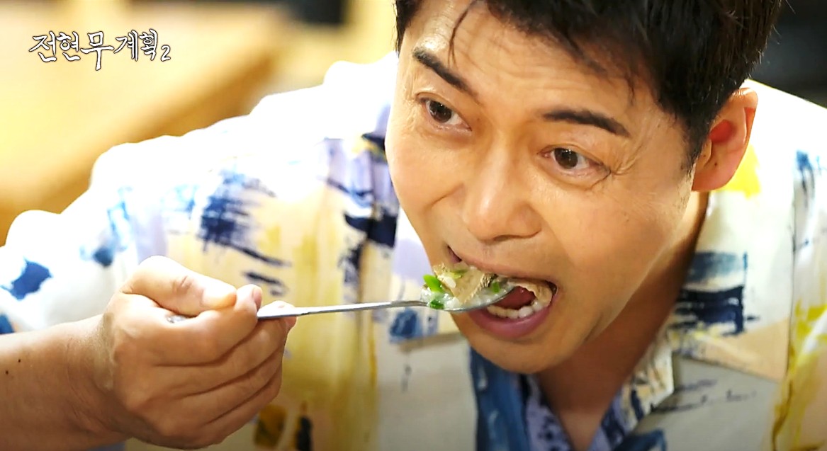 전현무계획2 장성 국밥집에서 순대 돼지국밥을 맛있게 먹고 있는 전현무