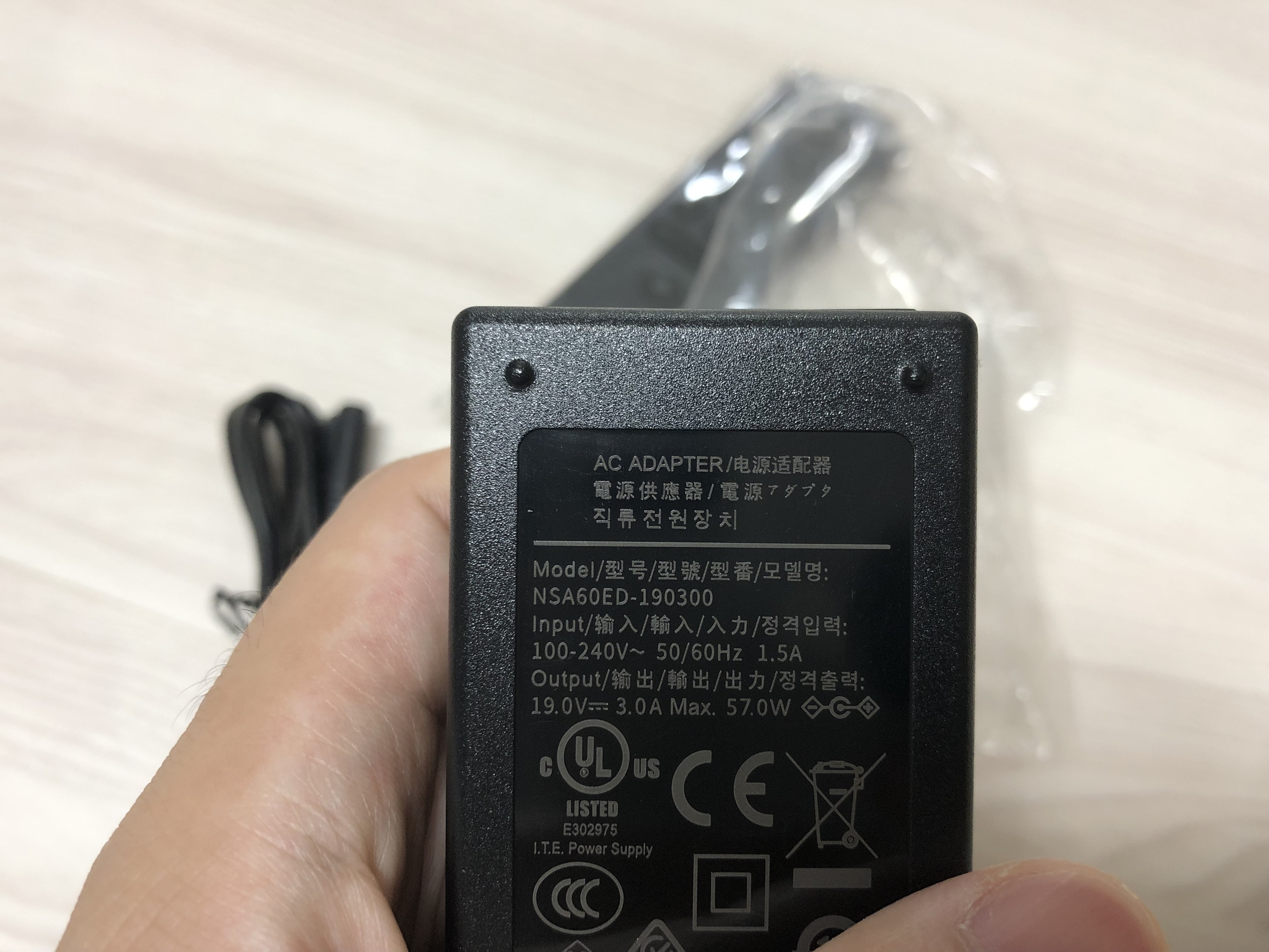 샤오미 스마트 미니 빔프로젝터 WANBO T2 MAX 리뷰 - 아답터