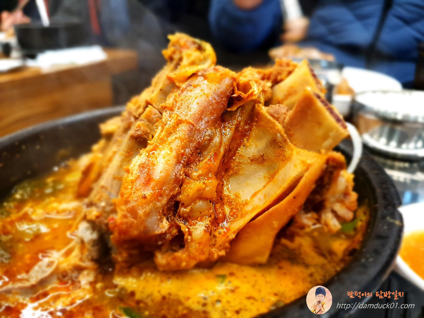 살코기가 많이 붙어 있는 뼈다귀