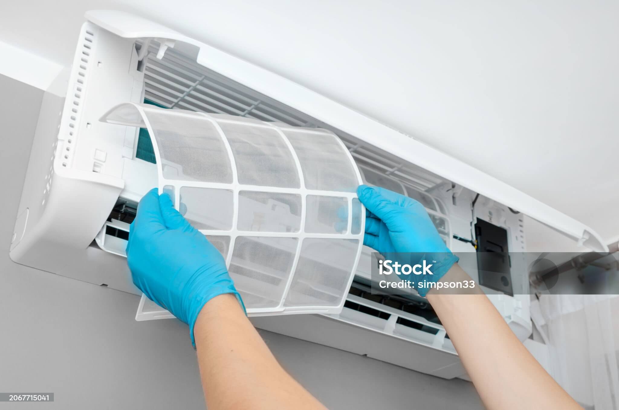 전문 업체의 청소 과정 이미지