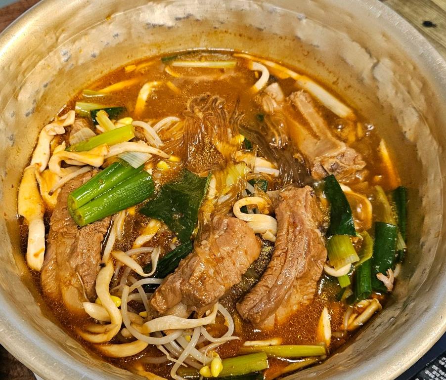 방금 끓여 나온 생방송투데이 한우물의 법칙 양푼등갈비