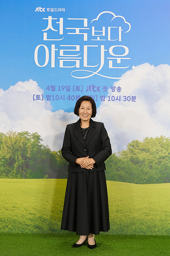 &ldquo;천국보다 아름다운&rdquo; 드라마, 김혜자의 귀환이 빛나는 감동 판타지 (JTBC 토일드라마 리뷰)