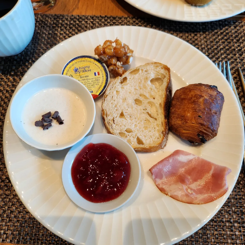 정선-파크로쉬-조식-빵-버터-잼