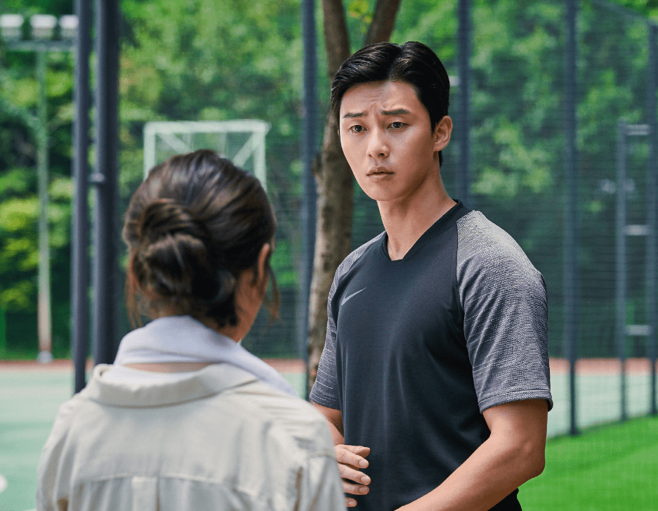 대화하고-있는-홍대와-소민