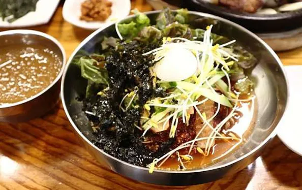 마느리막국수