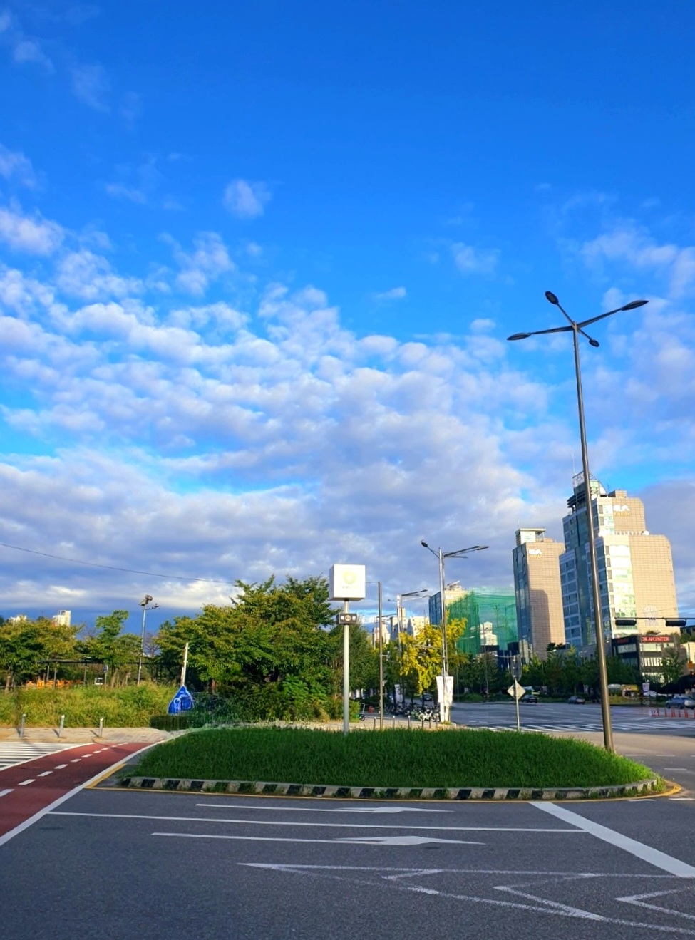 언제-봐도-하늘은-예쁩니다.