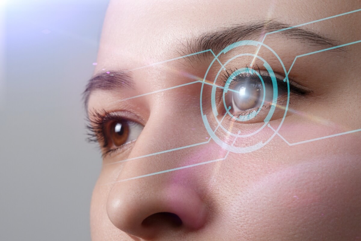 라식-수술-후-환자의-눈