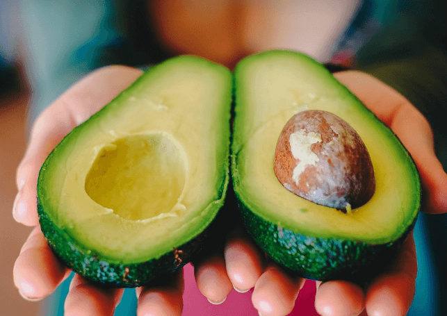 노화를 늦추는 음식 아보카도