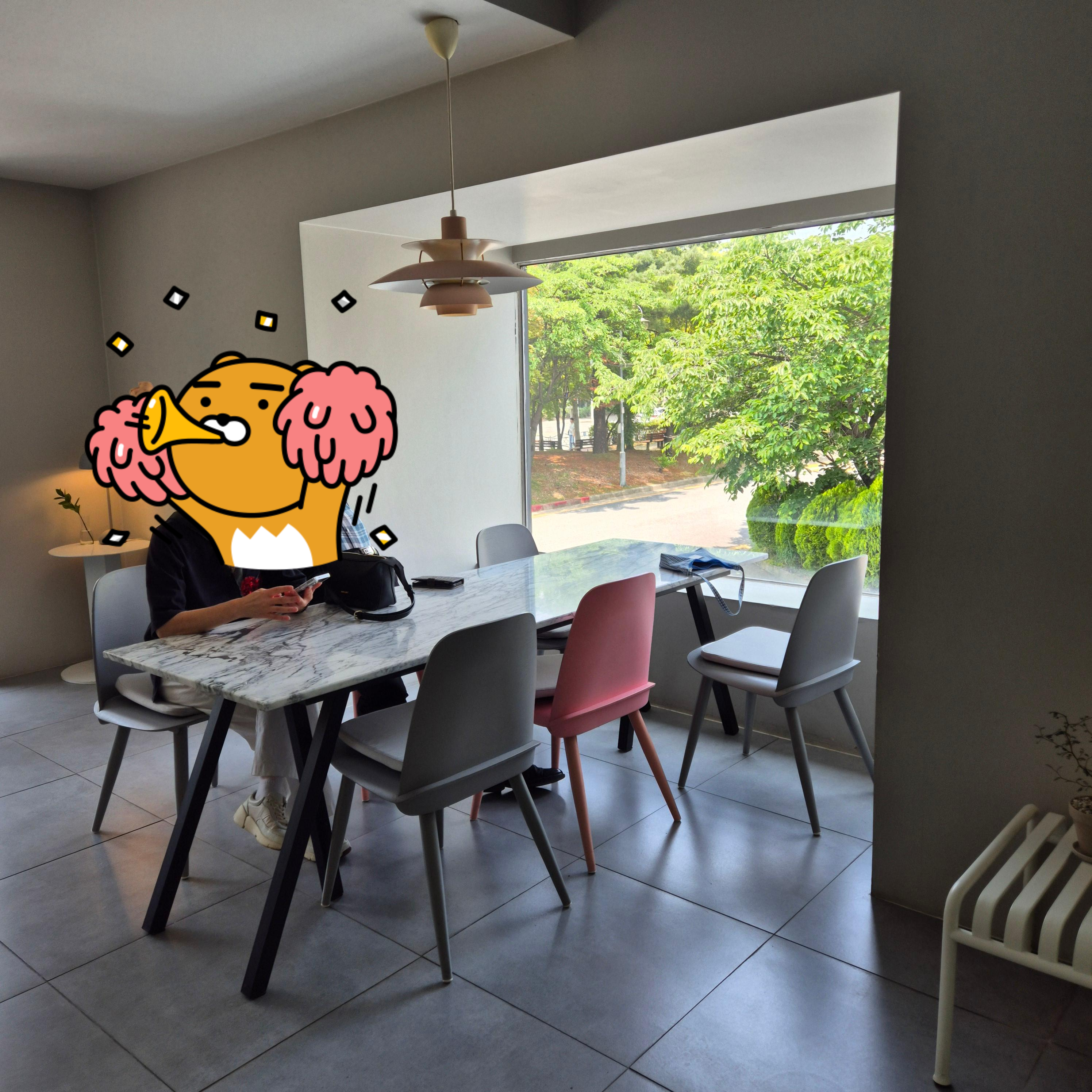 까치울역 카페&amp;#44; SOE카페 후기&amp;#44; 부천 감성카페&amp;#44; 조용한 카페 추천&amp;#44; 수도권 노트북 작업 카페&amp;#44; 까치울 디저트 카페&amp;#44; 서울 외곽 카페 추천&amp;#44; SOE 카페 바닐라라떼&amp;#44; 까치울 케이크 맛집&amp;#44; 혼자 가기 좋은 카페