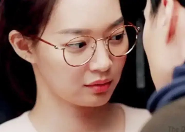 배우-신민아-사진