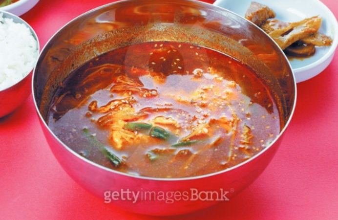 육개장 맛있게 끓이는법 붉게 물든 육개장