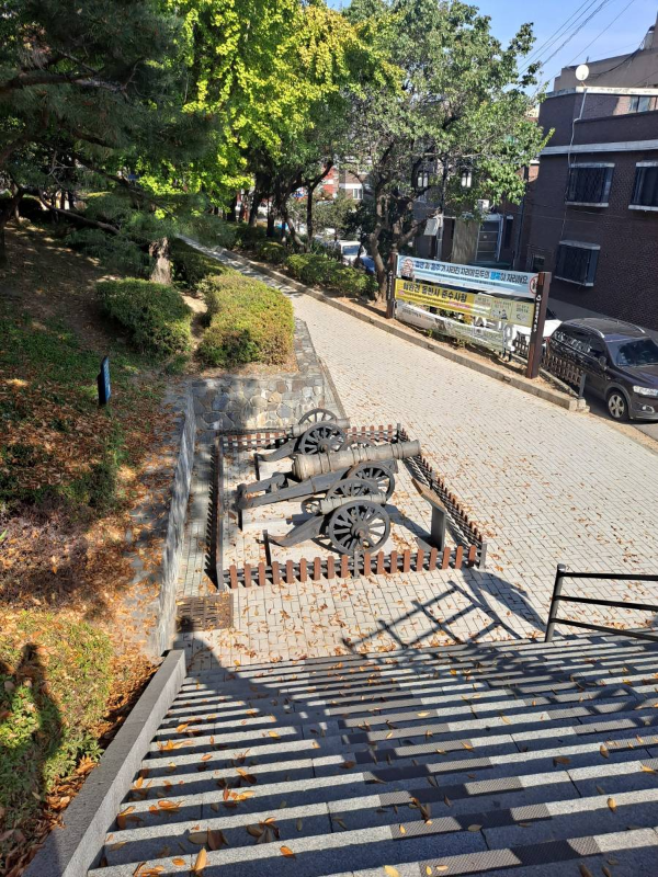 화도진 계단아래 화포