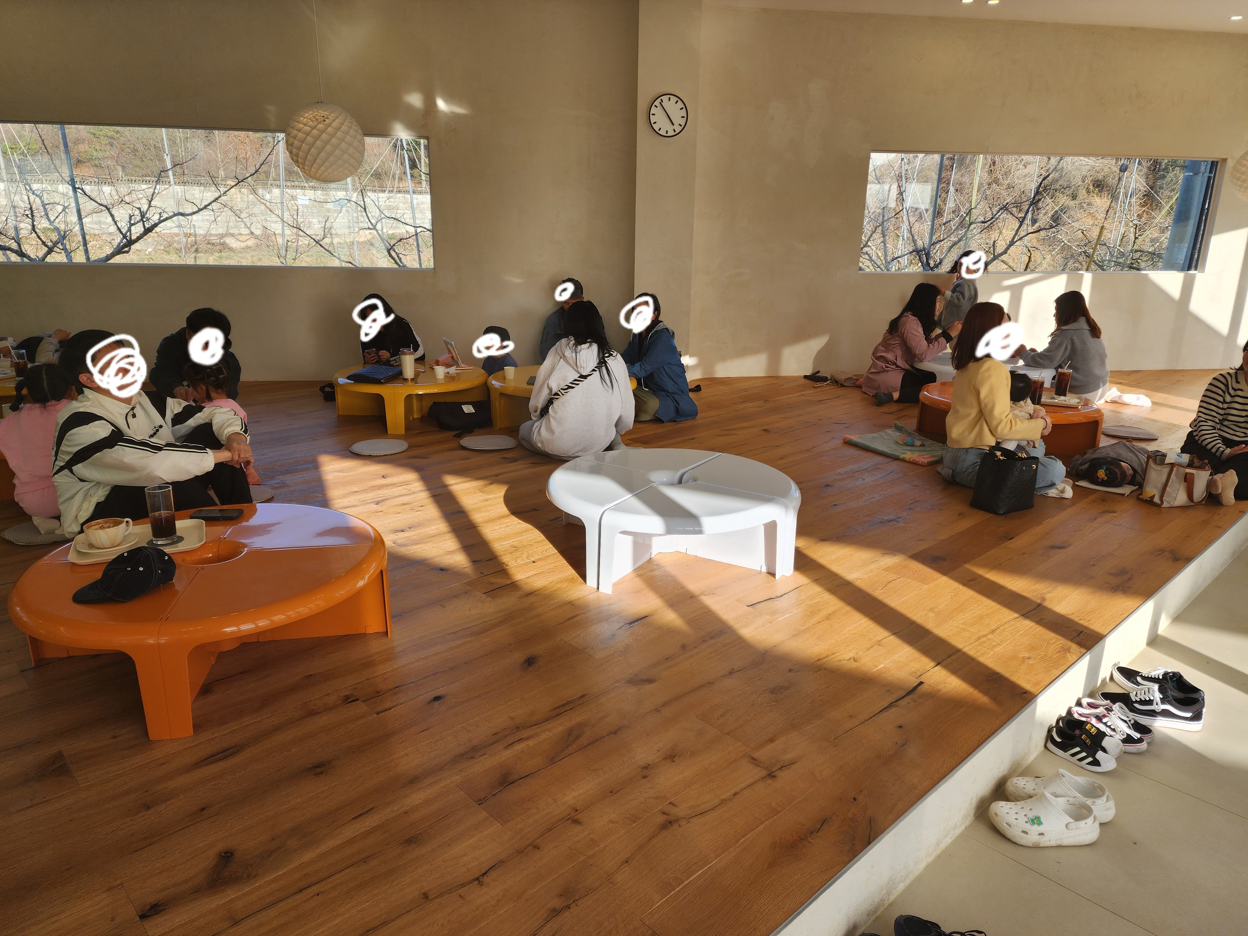 사계공존 카페 내부 모습