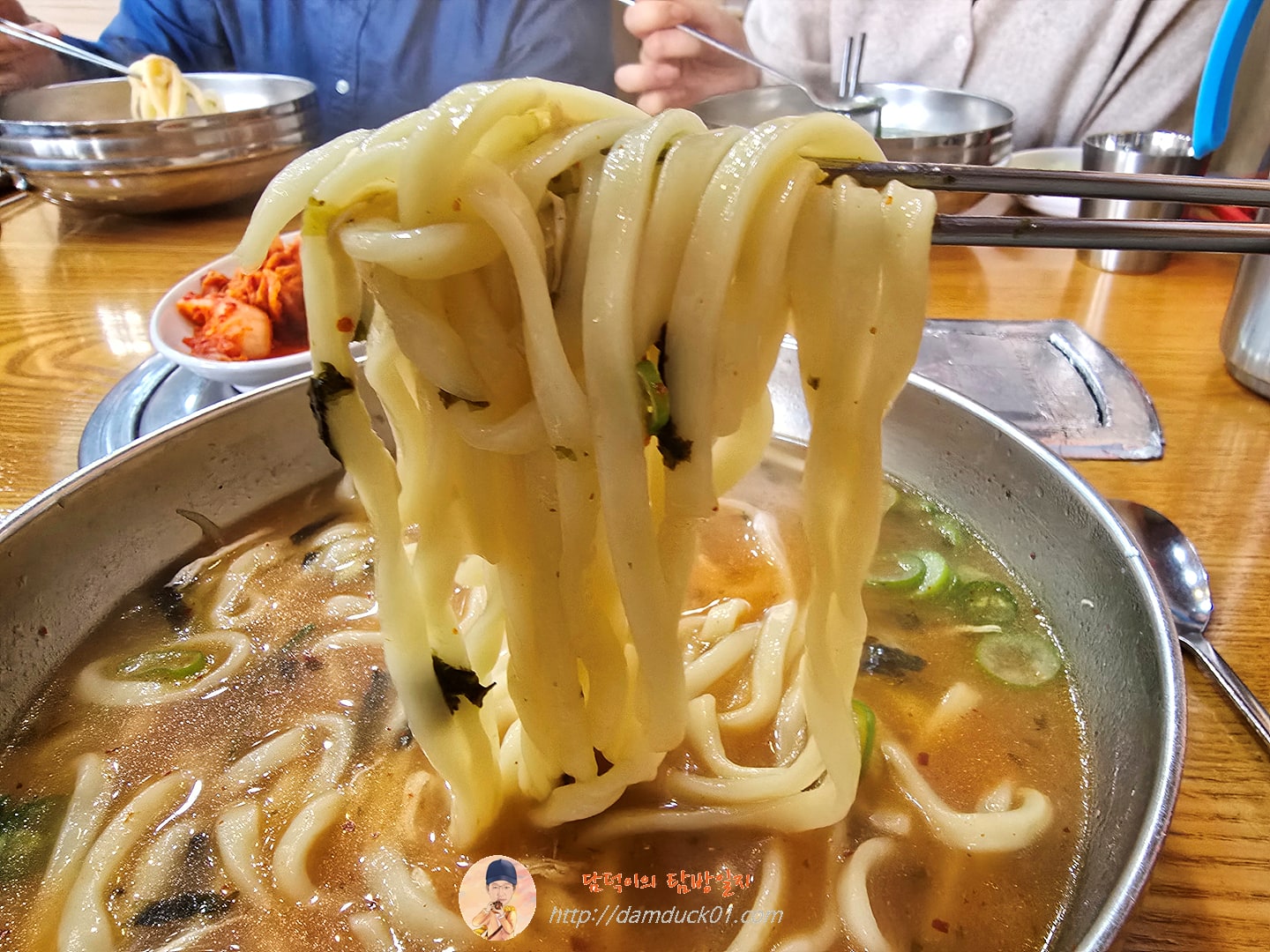 얼큰닭칼국수