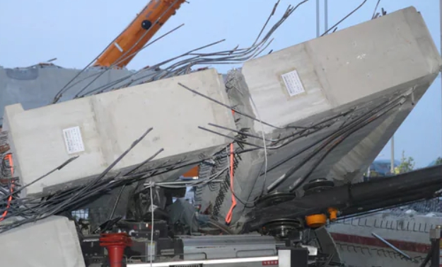 시흥 교각 붕괴 이미지