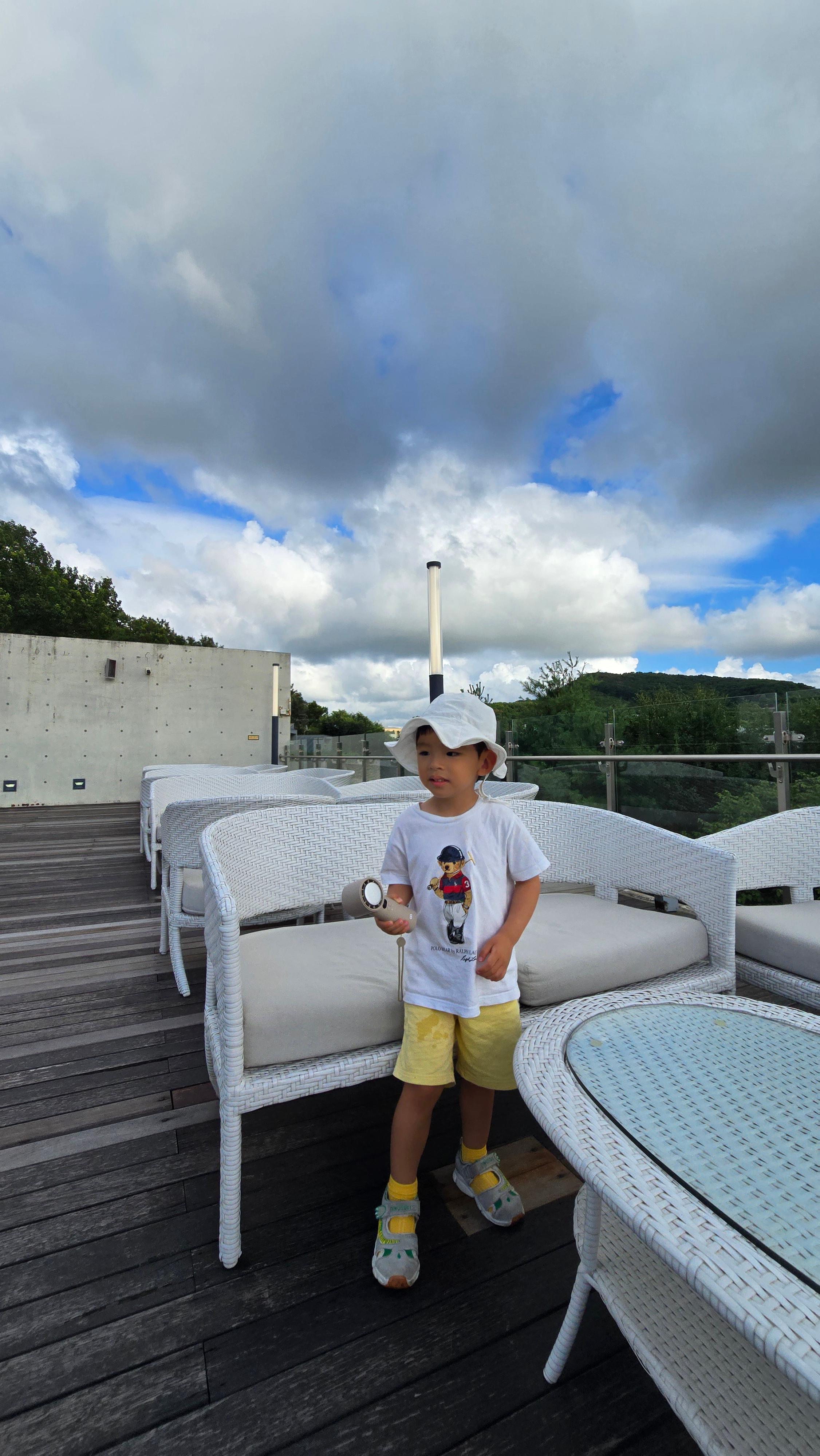 가드너스 카페 옥상에서 아이를 찍은 사진