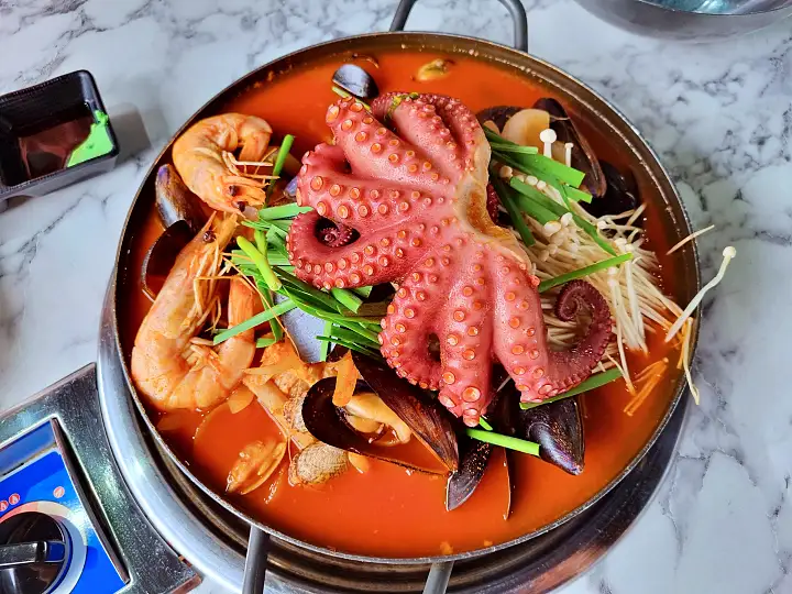 대박의 기술 빨간맛 통문어 해물 감자탕 경기 충주 맛집 김사부 추천