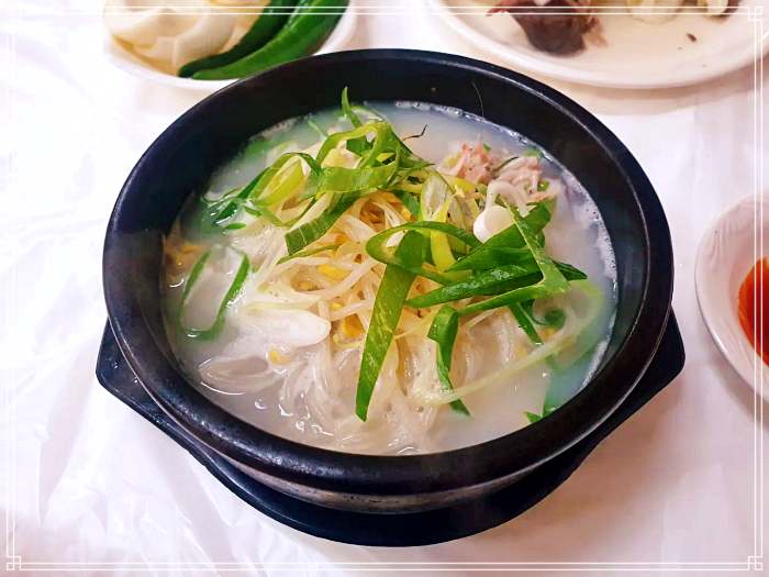 순천 웃장국밥거리 맛집 1+1 맛집, 9천원, 배춧잎 수육 한 접시 서비스, 순대국밥