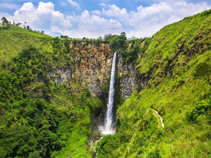 인도네시아 여행: 인기 여행지 종합 안내서