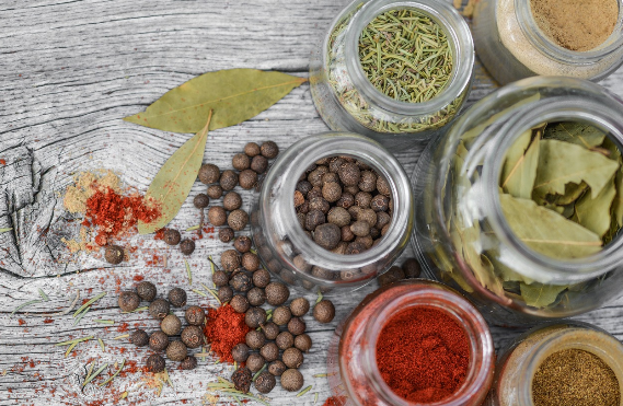 향신료와 허브 가루를 오래 보관하는 방법