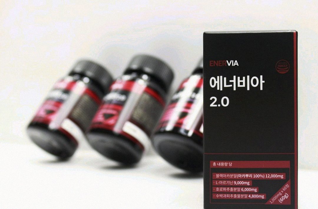 Korean Asian man in his 40s having breakfast with supplement tablet