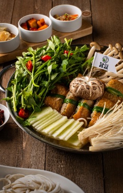 생생정보 믿고 떠나는 스타의 고장 가수 박남정 경남 한안 한식 맛집 탐밀
