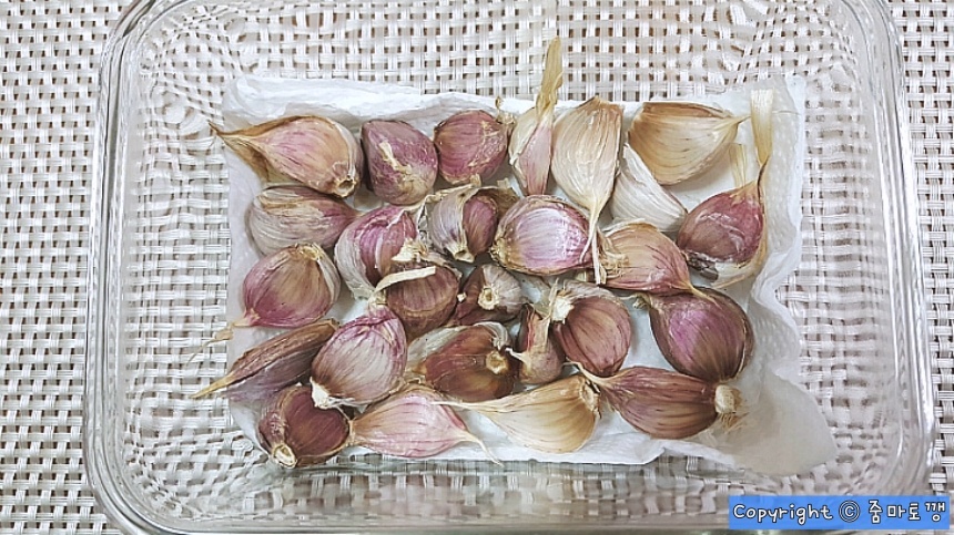 키친타월-깔고-마늘-넣기