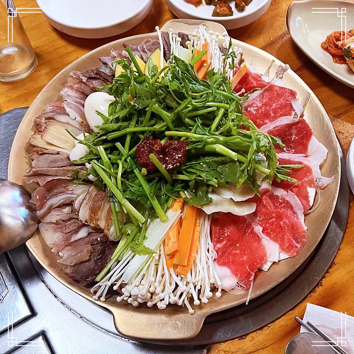 생방송오늘저녁 차돌 어복쟁반 연 매출 6억 65년 전통 비법 노포 밀면 손만두 송파구 방이동 맛집 추천