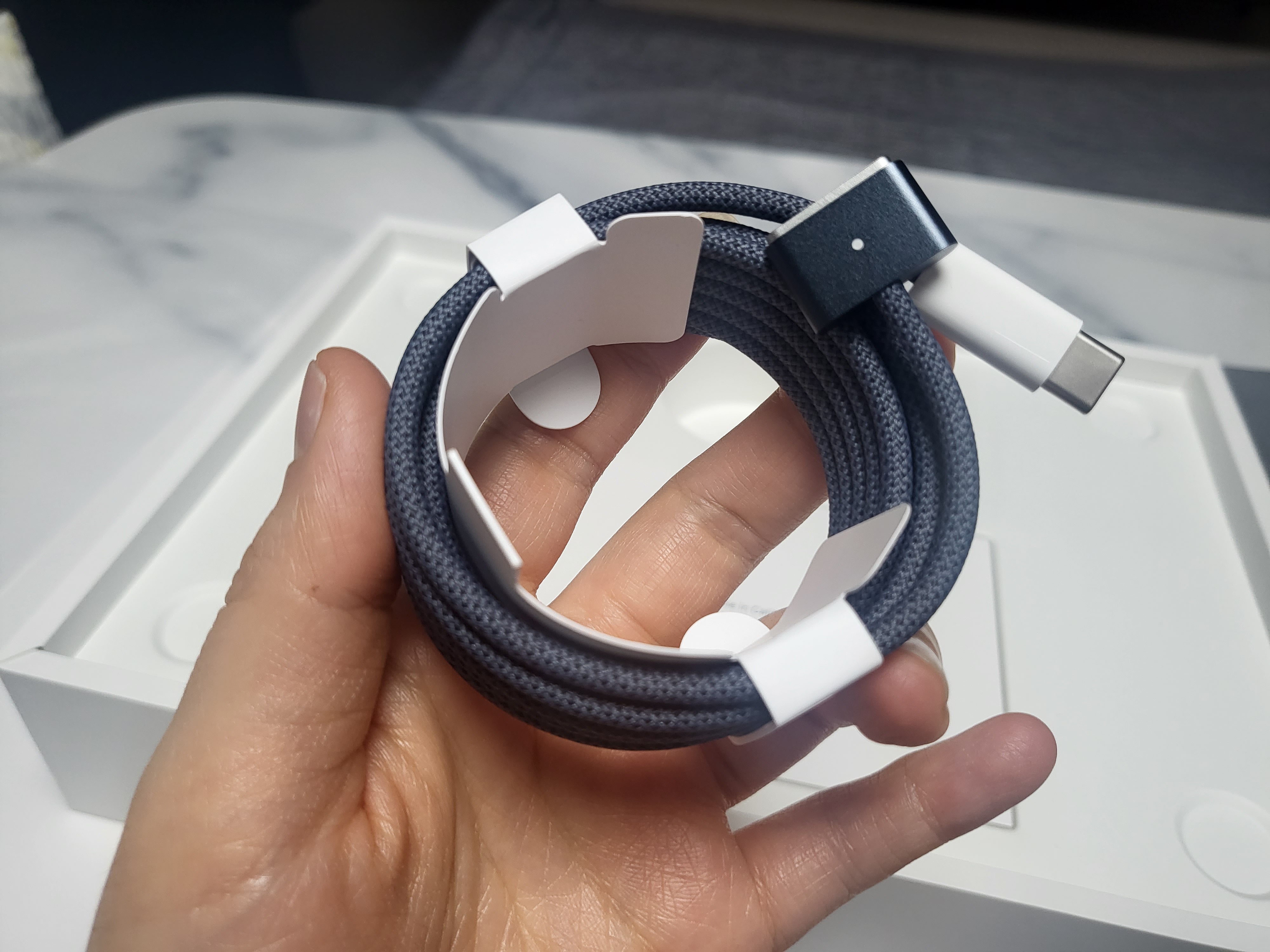 애플 2022 맥북 에어 케이블