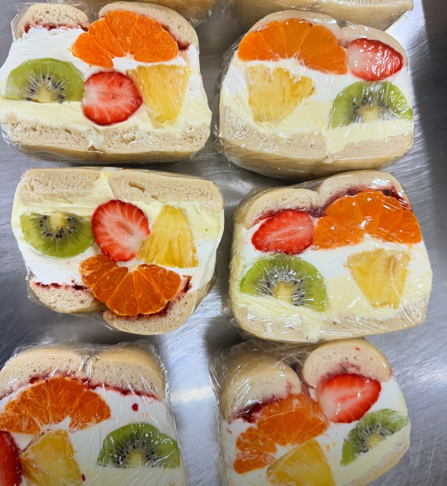 서울 망원동 빵집 투땀즈업, 쌀베이글과 맘모스 인기 메뉴 총정리