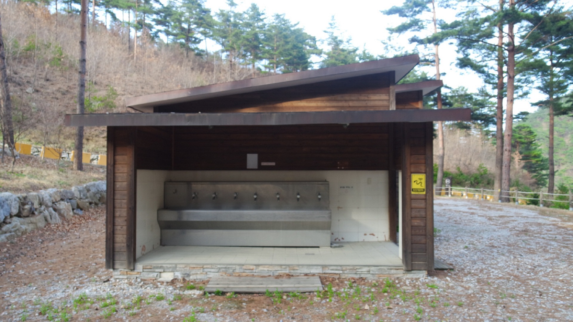 삼척시 국립 검봉산 자연 휴양림 야영장 바로가기