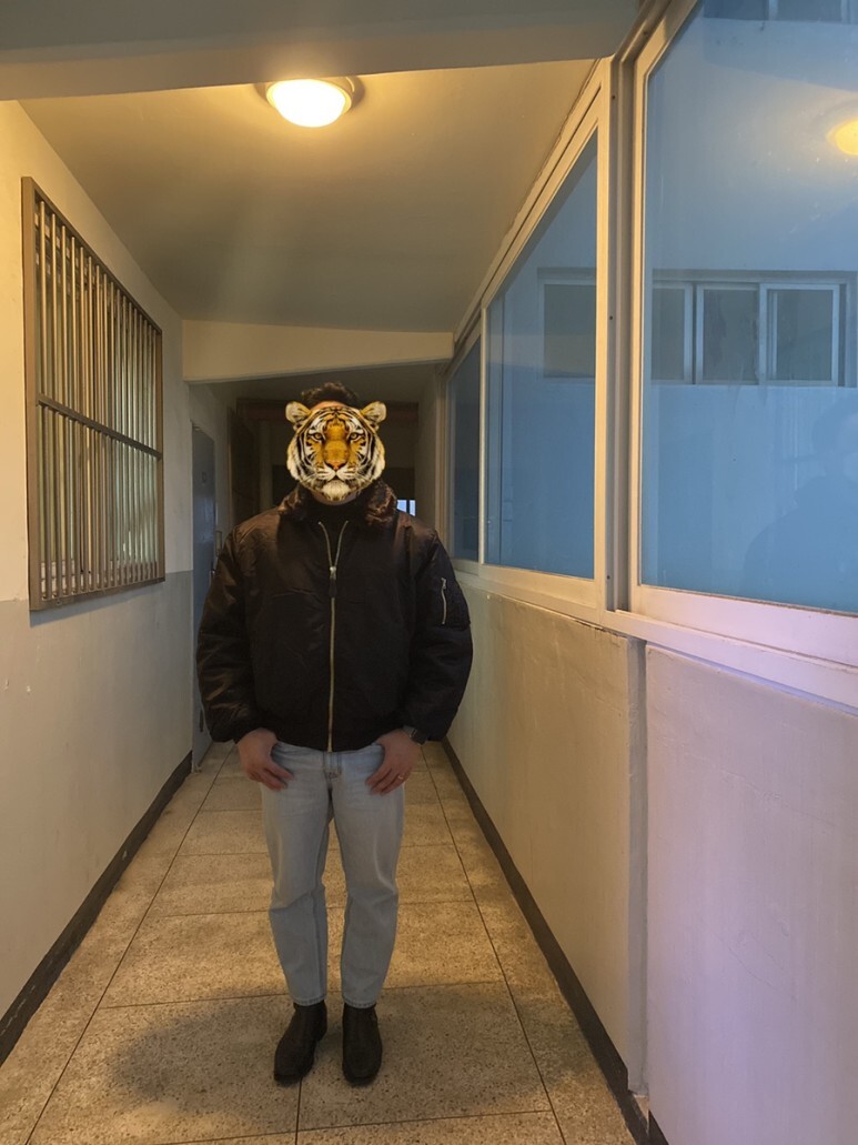 데일리 룩(오뭘입)_알파인더스트리 B-15 항공자켓 블랙 바스틱 목폴라 티셔츠 86로드 청바지 연청 커스텀메이드 소가죽 스퀘어토 지퍼 첼시 부츠 OOTD