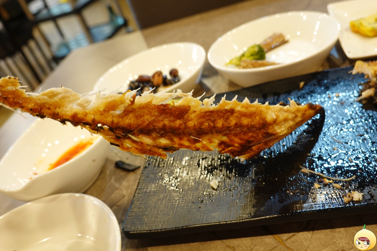 고등어 뼈에 붙은 살은 맛있다