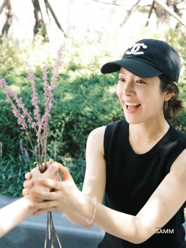 한지민 최정훈 10살나이차 열애 인정