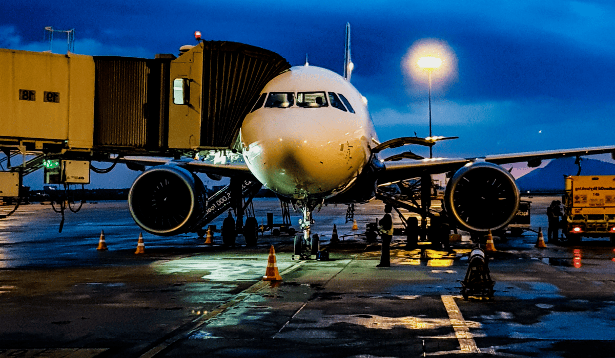 밤의공항