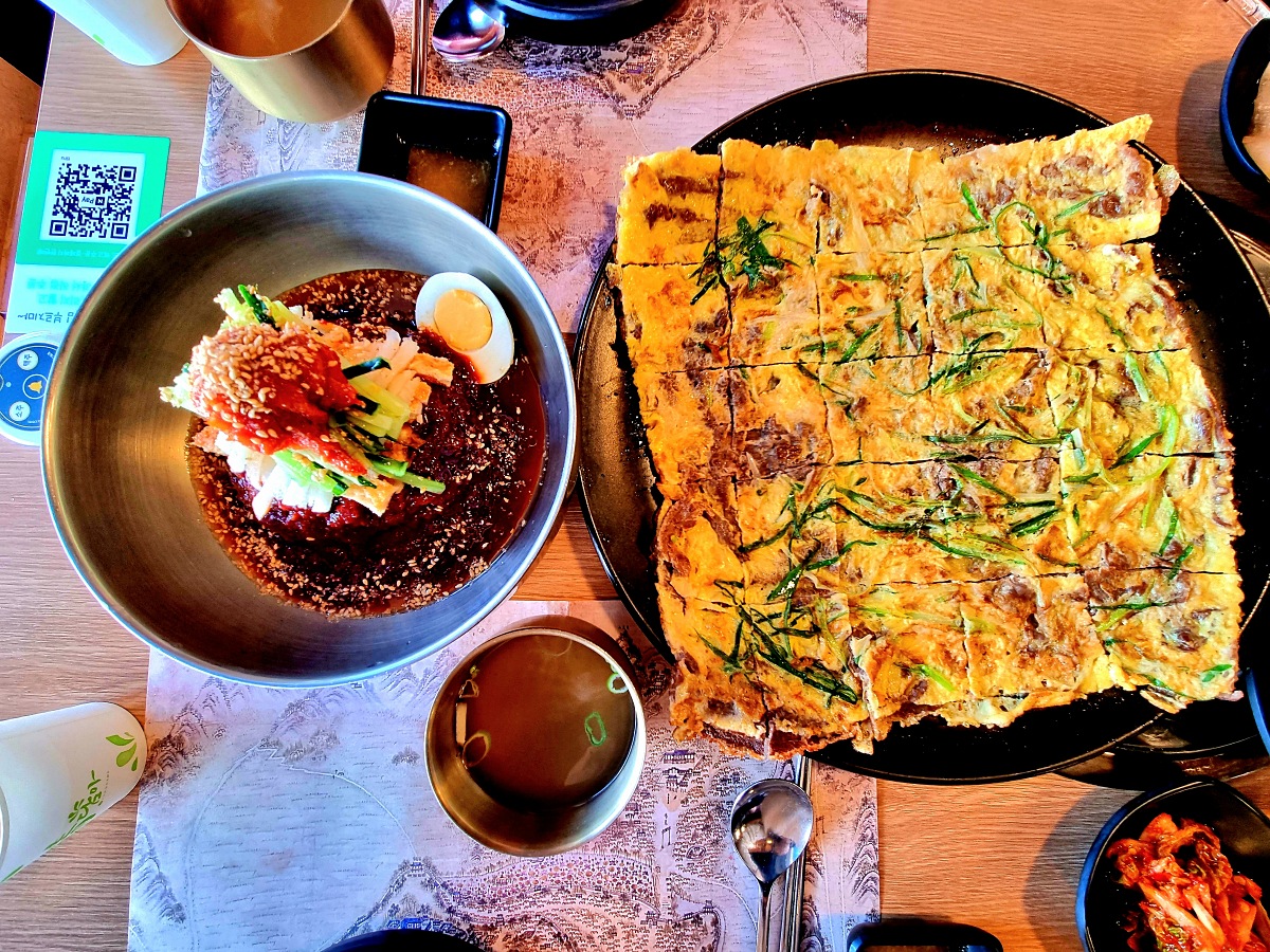 경남 진주 가볼만한 3대 맛집 '진주냉면 산홍': 산삼 주는 냉면, 육전 후기