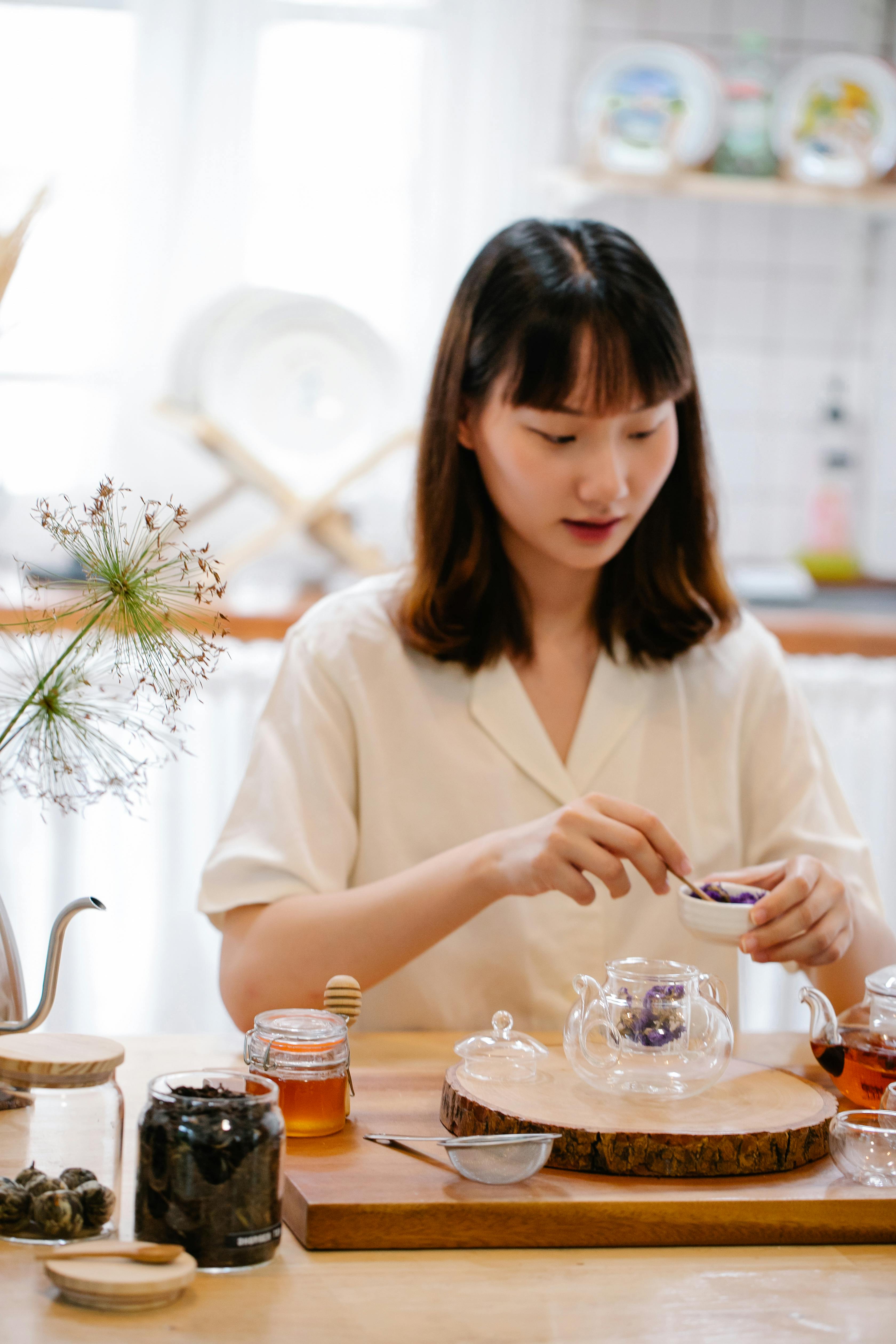 직장인을 위한 한국식 건강 유지법 (스트레스 해소, 기공운동, 보약)