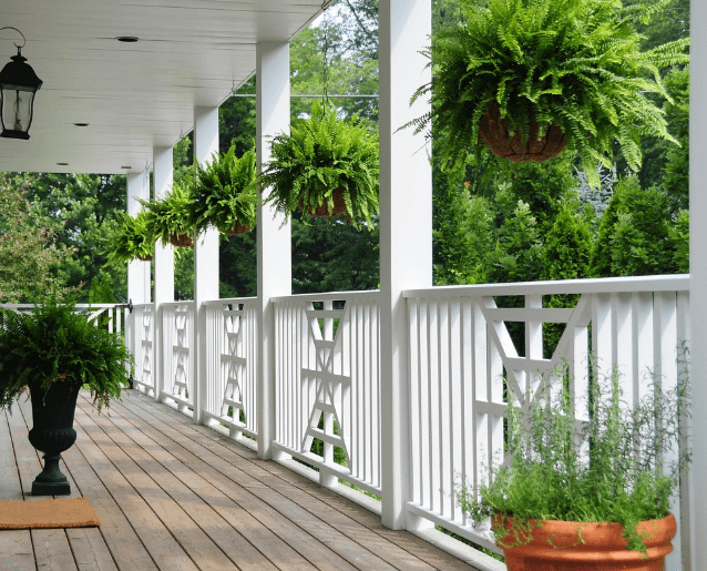 도시형 베란다 텃밭 , 베란다에 걸려있는 화분