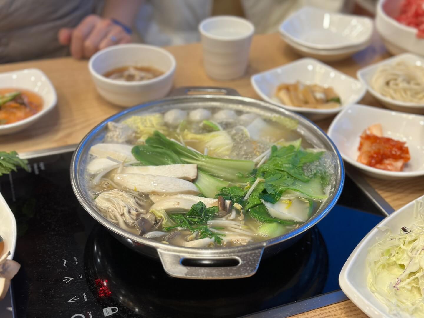 보글보글 야채부터 넣은 육수