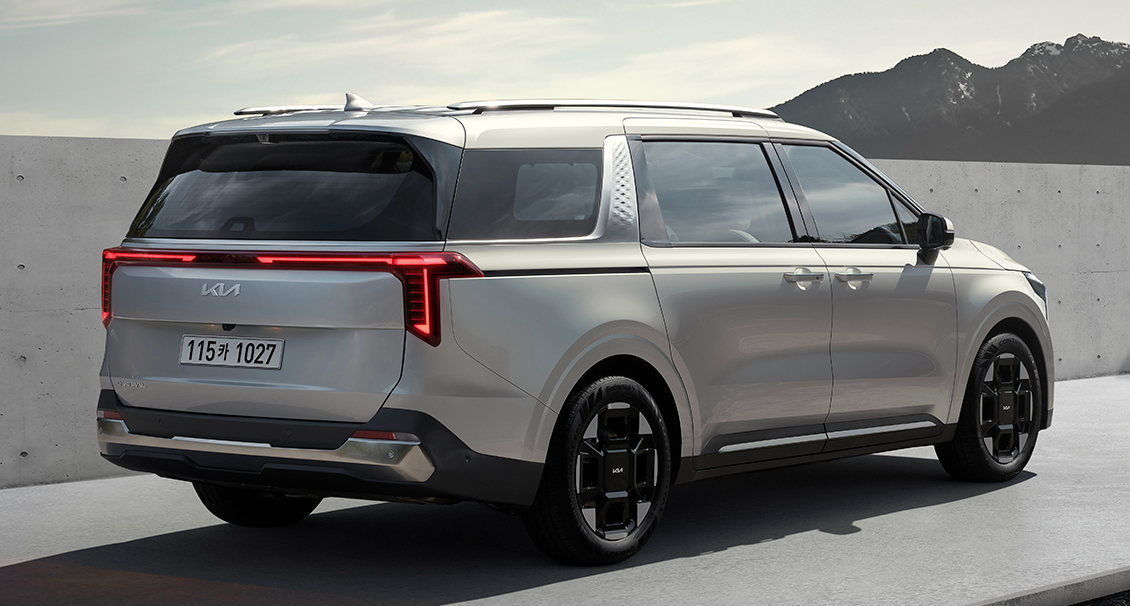 더 뉴 카니발 후측면 디자인