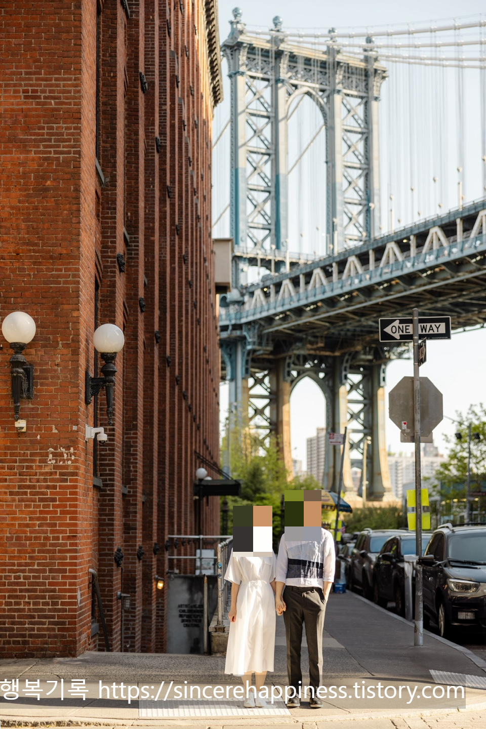 뉴욕 덤보 지역의 빈티지하고 힙한 거리 분위기 스냅 사진