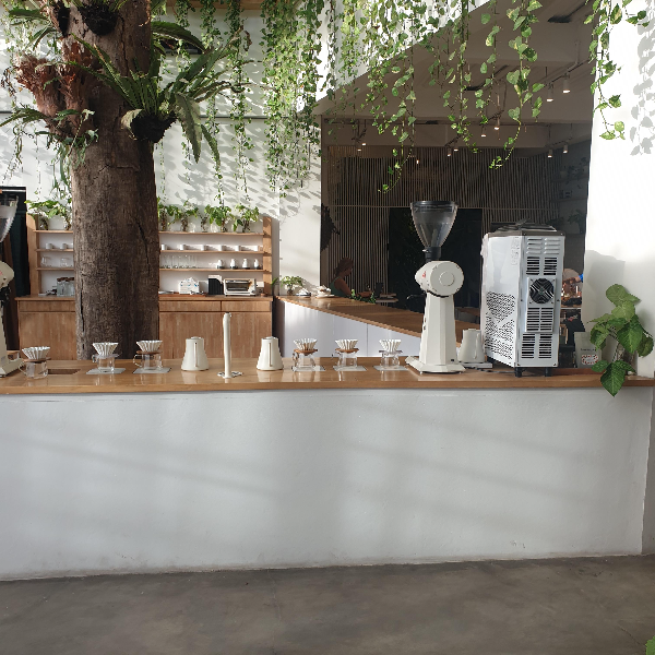 미엘 커피 짱구(MIEL Coffee Canggu): 발리 짱구(Bali Canggu) 지역 카페 ②_카페 내부_핸드 드립 공간