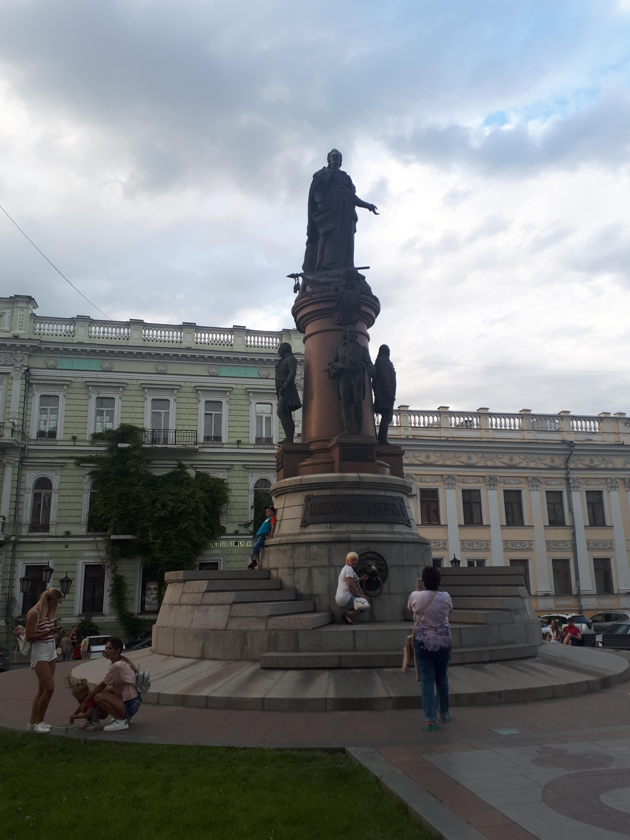 우크라이나 오데사 원형 교차로 예카테리나 2세 동상