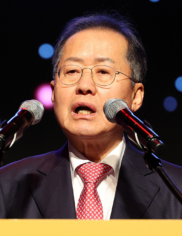 홍준표 대구시장이 지난 2월 대구오페라하우스에서 열린 &lsquo;2024 대구시민의 날 기념식&rsquo;에서 기념사를 하고 있다. [사진=뉴시스]