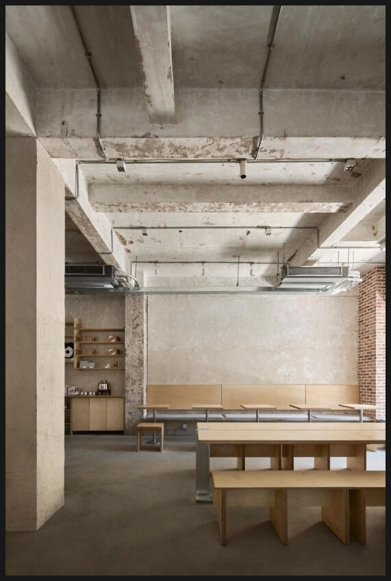 노출-콘크리트-천장-마감엔-퍼라이트-내화-단열-흡음-뿜칠