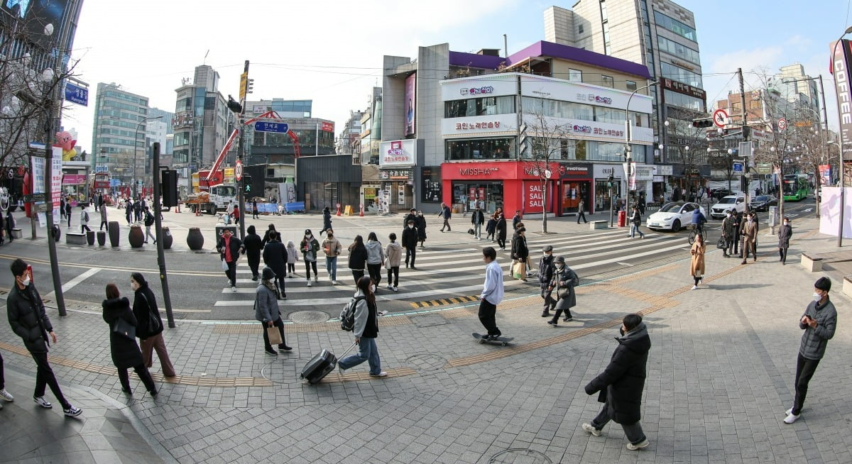 신촌역 연세로 일대.