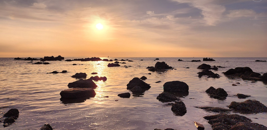 서해 일몰 수평선 바위 이미지