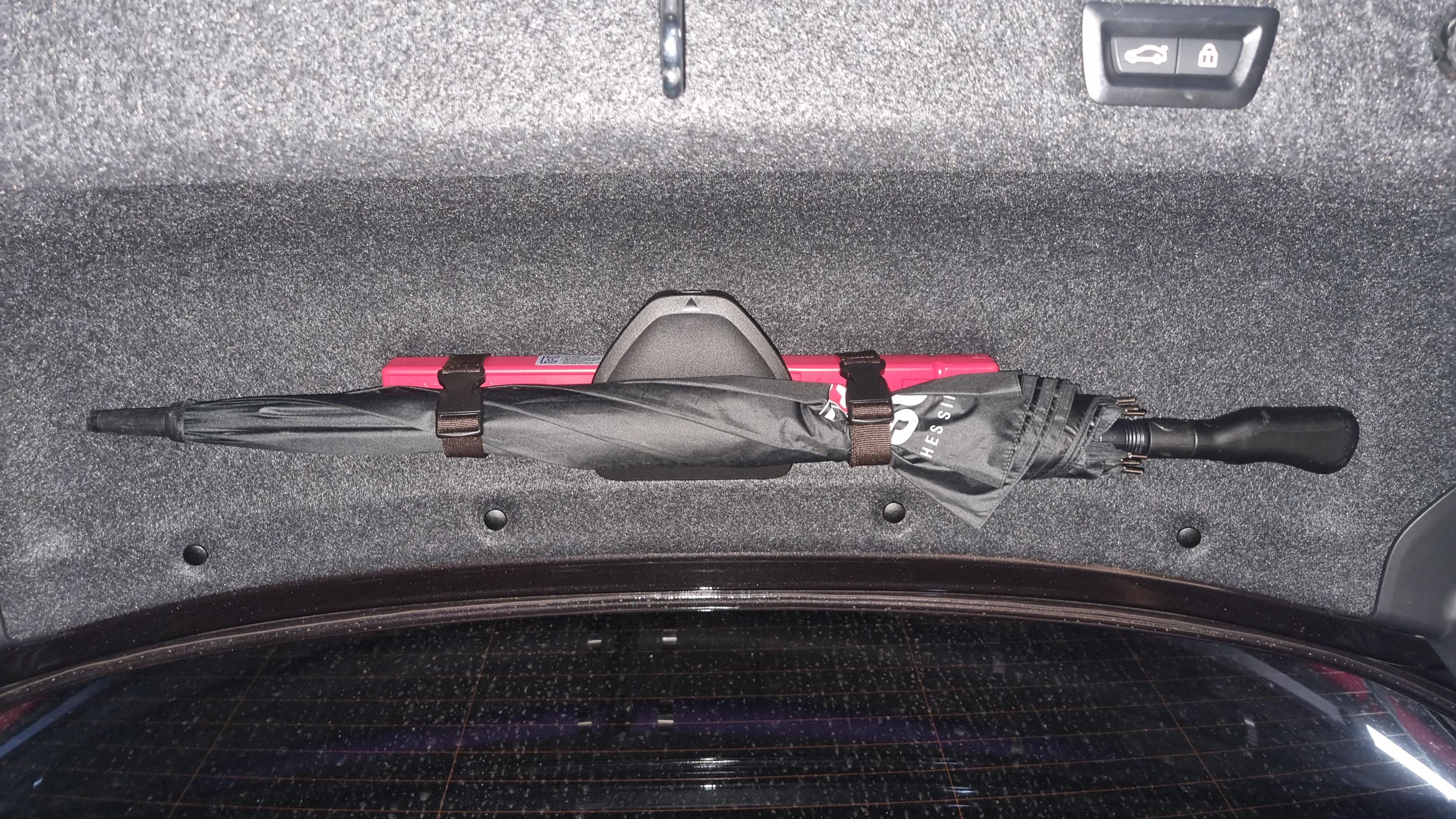 BMW 트렁크 우산걸이