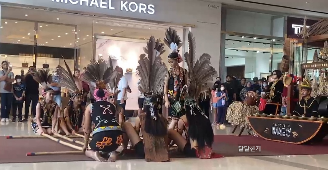 이마고몰의 전통춤 공연